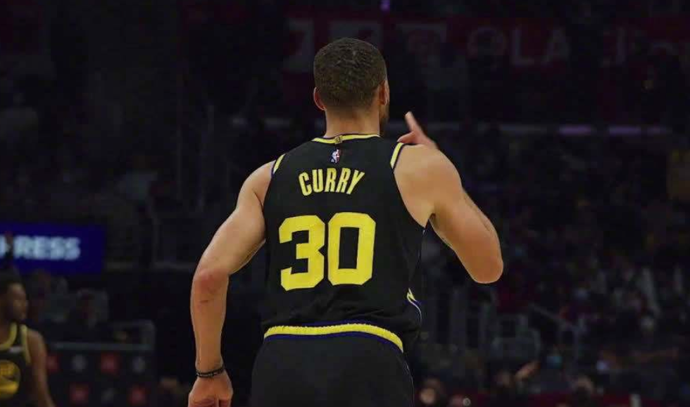 包含里程碑夜！丹佛掘金刷新队史纪录，荷甲今晨刷纪录，管理层满意，赛程密集仍需轮换的词条